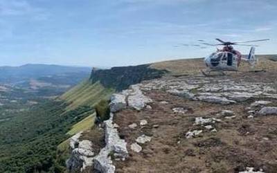 Mendizale bat erreskatatu du Ertzaintzak Unginon, helikopteroa baliatuta