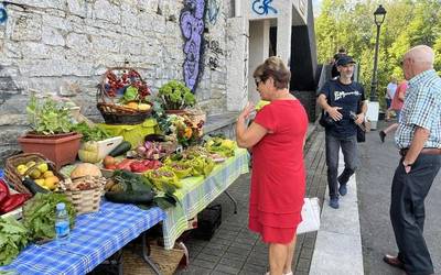 Ortu lehiaketako produktuak dastatu dituzte San Juan auzoan