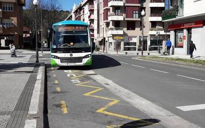 Aldaketak izango dira autobus zerbitzuan larunbatean, triatloiagatik