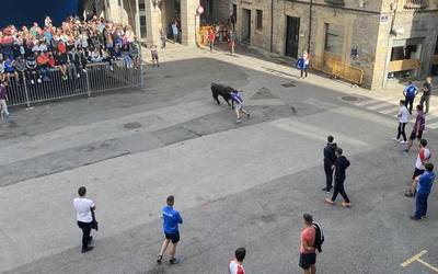 'Quejoso' eta errekortadoreak, herriko plazan