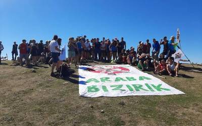 Cantoblanco mendira eramango dute eolikoen aurkako protesta
