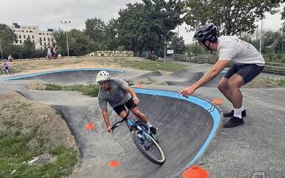 Pump Track pistan trebatzeko ikastaroak eskainiko dituzte Zornotzan