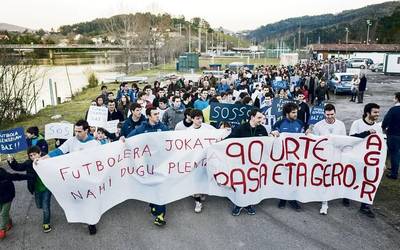 Plentziako Errotabarri futbol-zelaia Udalari lagatzeko eztabaidatuko dute Espainiako Senatuan