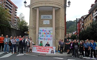 Anbulatorioko larrialdi zerbitzua berreskuratzeko manifestaziora deitu dute urriaren 29rako