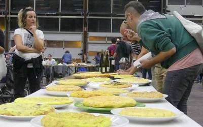 [ARGAZKI GALERIA] Durangoko jaien barruan, tortilla txapelketa egin zuten atzo txosnagunean