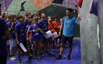 Gipuzkoako IV. Eskolarteko boulder ligaxka jokatu da, Ibarra kiroldegian