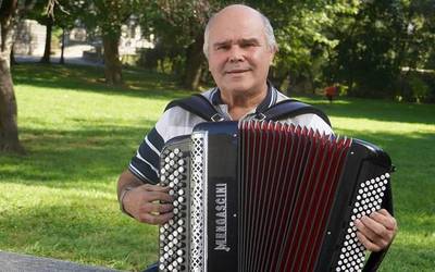 «Lehen jendeak aunitzez gehiago estimatzen zuen plazako musika»