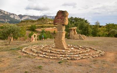 Ibaola Harriak,  mahastien artetik ihesa