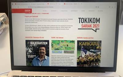 Hamarkada bat tokikoak saretzen