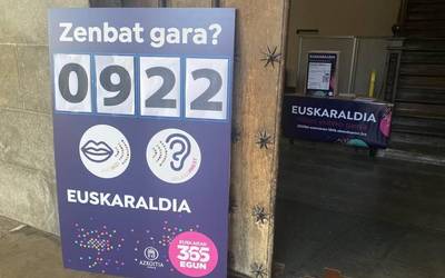 Euskaraldiko txapak datorren astean banatuko dituzte Portaleburu atarian