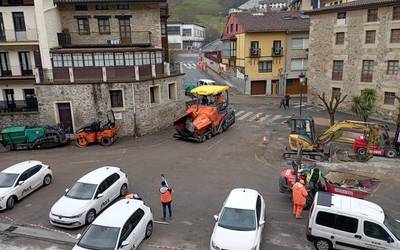 Ibarrondo auzoko lanak: asfaltatzen hasi dira