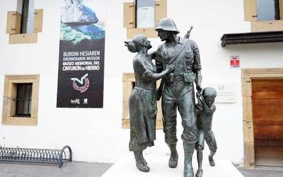 'Agurra' izeneko eskultura, Gerra Zibila pairatu zuten familien omenezko monumentua