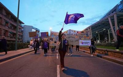 Aldarri feministek hartu dituzte martxoaren 8an Uribe Kostako kaleak