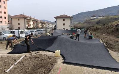 Lesakako Eltzeta karrikako ‘pump track-a’ larunbat honetan inauguratuko dute