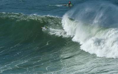 Itxarote-epea luzatu du Punta Galea Challenge olatu handien surf lehiaketak