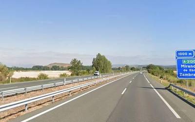 Kamioilari bat hil da Zanbranan, istripu batean