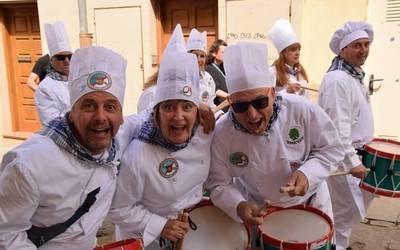 Giro paregabean egin dute San Prudentzioko danborrada