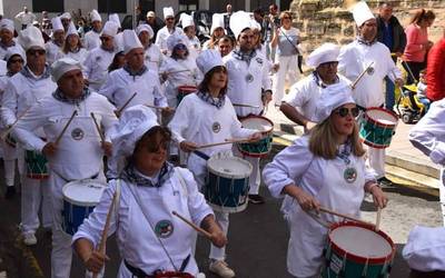 Arabako lehen danborrada Dulantzin jo dute