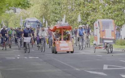 Suhiltzaileak bizikleta gainera igo dira LEParen aurka protesta egiteko