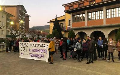 Zaldibarren eraso matxista bat egon dela salatu du Dominika Talde Feministak