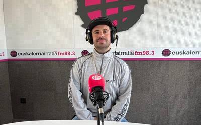 Julen Arbizu (Raimundo el Canastero): “Autotunea, bachata, rapa, cumbia eta euskal dantzak nahastera ausartu gara”