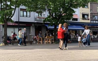 Dantzan jarraituko dute herritarrek asteburu honetan ere