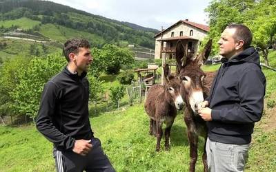 San Isidro egunaren aitzakian, Antzuolako baserritarrekin berbetan