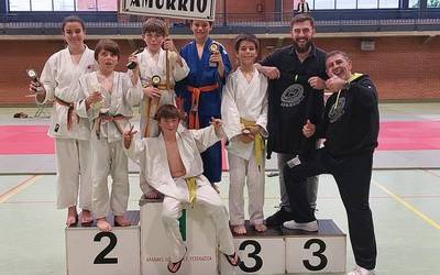 Amurrioko Judo klubak Arabako kimuen eta benjaminen txapelketak irabazi ditu