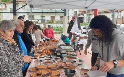 Hogeita hamar bat eskulangile bildu ditu Leitzako artisau azokak