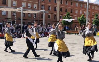 Altsasu dantzatzen duen herria dela erakutsiko dute