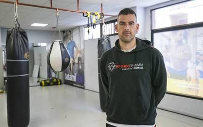 Kick boxing-eko entrenatzaile Alberto Romillok bi urre irabazi ditu Espaniako Txapelketan