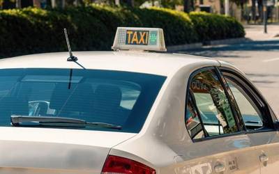 Taxi-gidariak Plentziako Auzotaxi zerbitzura atxikitzeko epea irekita dago