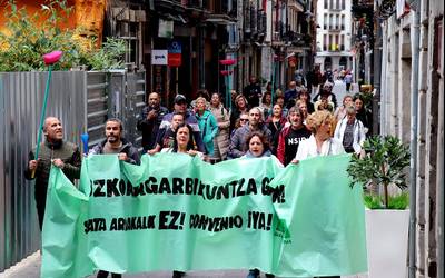 Greban dauden garbitzaileek kalera atera dituzte euren protestak, atzo Elgoibarren eta Mendaron gaur