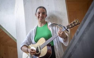 “Nire katarsian edo emozioen deskargan datza abesti hauen sorrera”