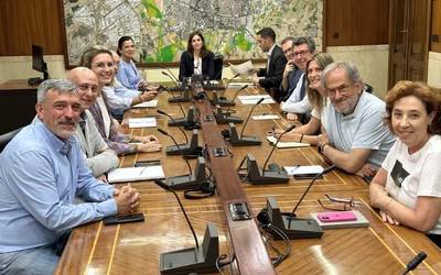 Nola banatuko da Gasteizko udal gobernu berria?