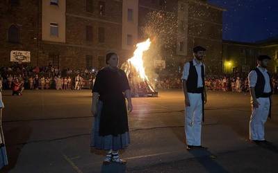 Suaren garrak erre ditu txar guztiak