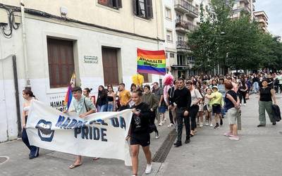 'Harro ez da pride' aldarrikatu dute Aretxabaletako kaleetan