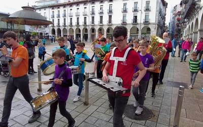 Banda Gazteen Alardearen lehenengo edizioa egin dute