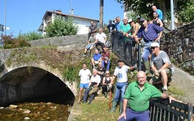 Mukixu zubi ingurua ere auzolanean garbitu dute Beran