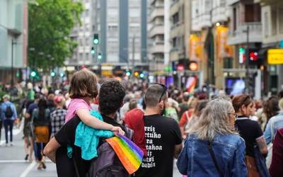 LGTBI+fobia salatzeko telefonoa 24 orduz aktibatu du Ikusgunek