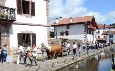 XV. Burdinaren Eguna giro ederrean ospatu dute Urdazubin