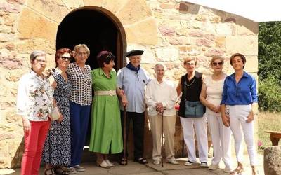 Olaguen festa ederra: Anueko apezari omenaldia