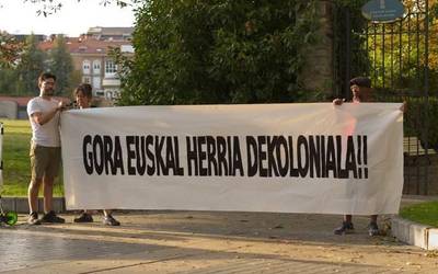 "Euskal Herri dekoloniala" aldarrikatu dute Gasteizen