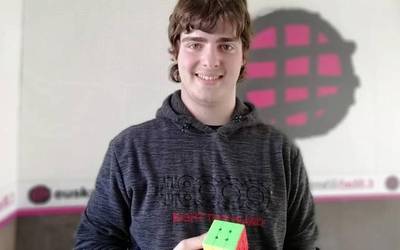 Julen Simon: “Rubik kuboarekiko zaletasuna izugarri handitu da azken hamar urtean”