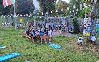 Jolasak eta arratsaldeko giroa nagusi La Antiguako jaien lehen egunean