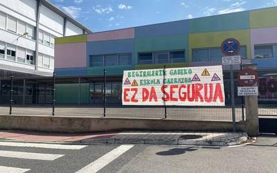 Ribabellosako eskolako familiek garraio segurua exijitu dute