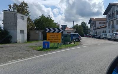Larraintzartik Iraizotza doan errepidea, moztuta