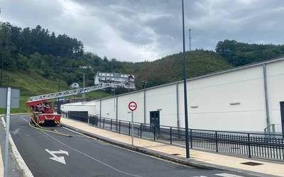 Sutea izan da Lidl supermerkatuaren sabaian