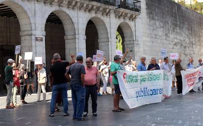 Berriro ere plazara eraman dute pentsio publiko duinen aldeko aldarria