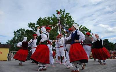 “Plazarik plaza” jaialdiak folklorea Basurtura eramango du irailaren 28tik 30era